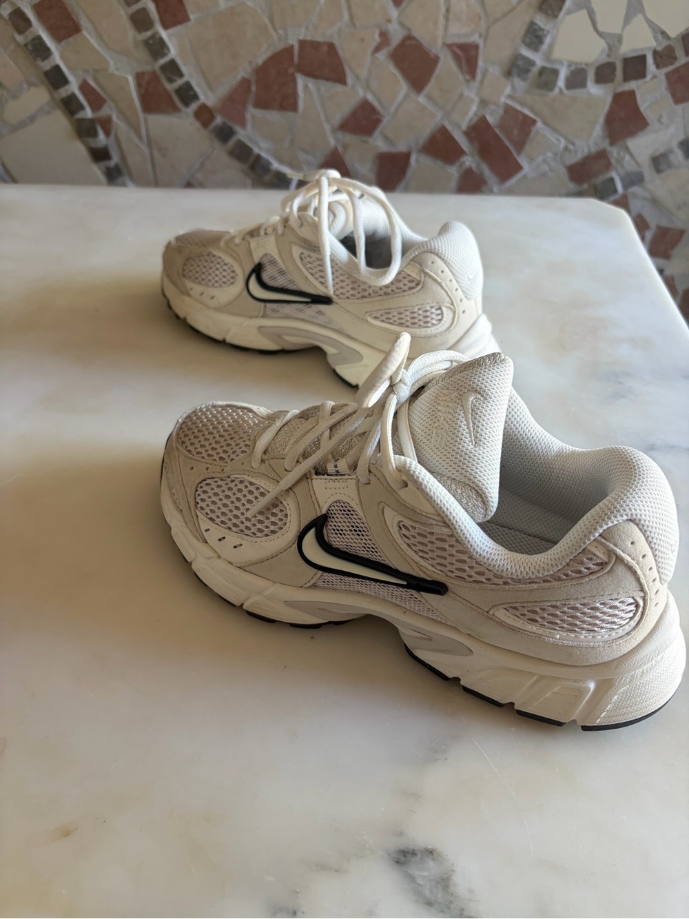 V5 RNR Sneaker - Picture 5 of 9
